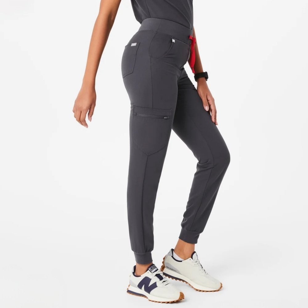 Figs High Waisted Zamora Jogger Scrub Pants (Petite)
